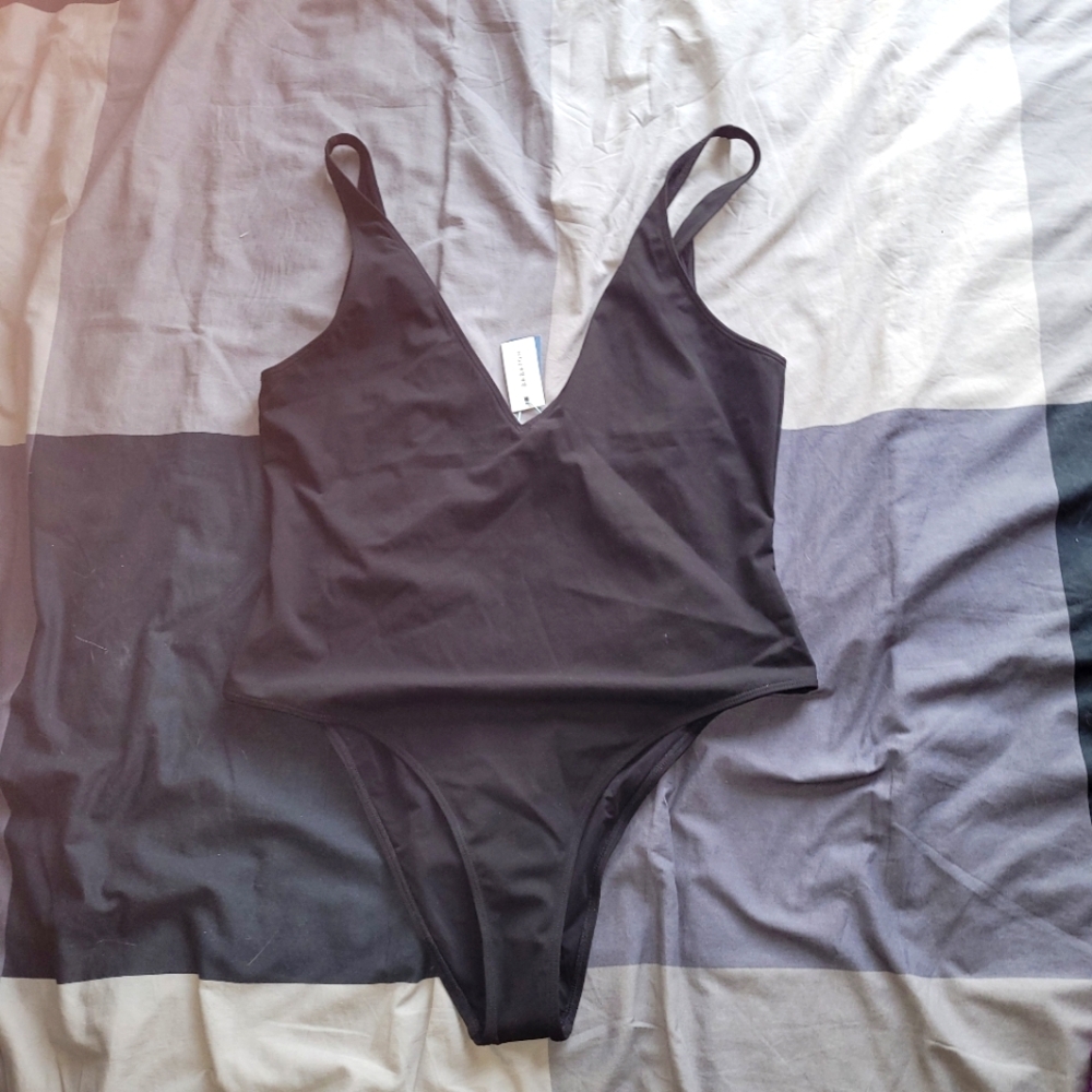 Babaton V Neck  Elegant Black Women's Bodysuit Contour Size 2XL Fits Like An XL
